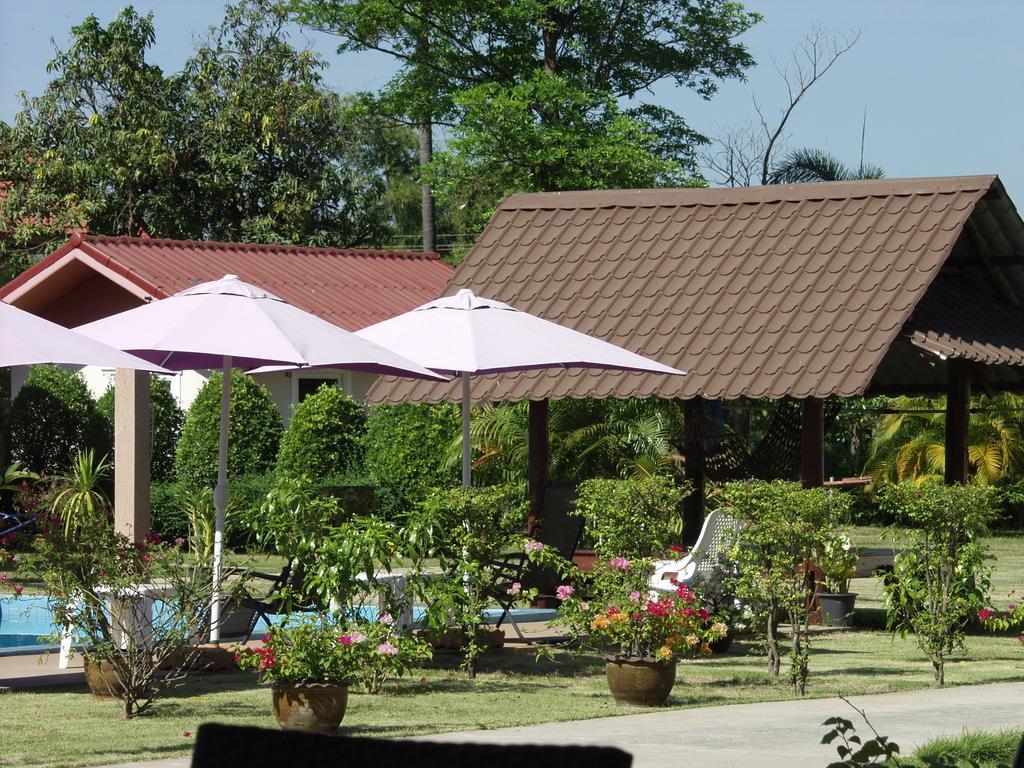 Moon River Resort Ubon Ratchathani Exterior photo